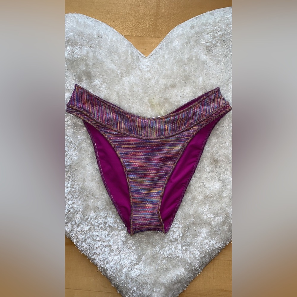 BECCA
Mosaic High-Leg Hipster Briefs - Picture 10 of 10